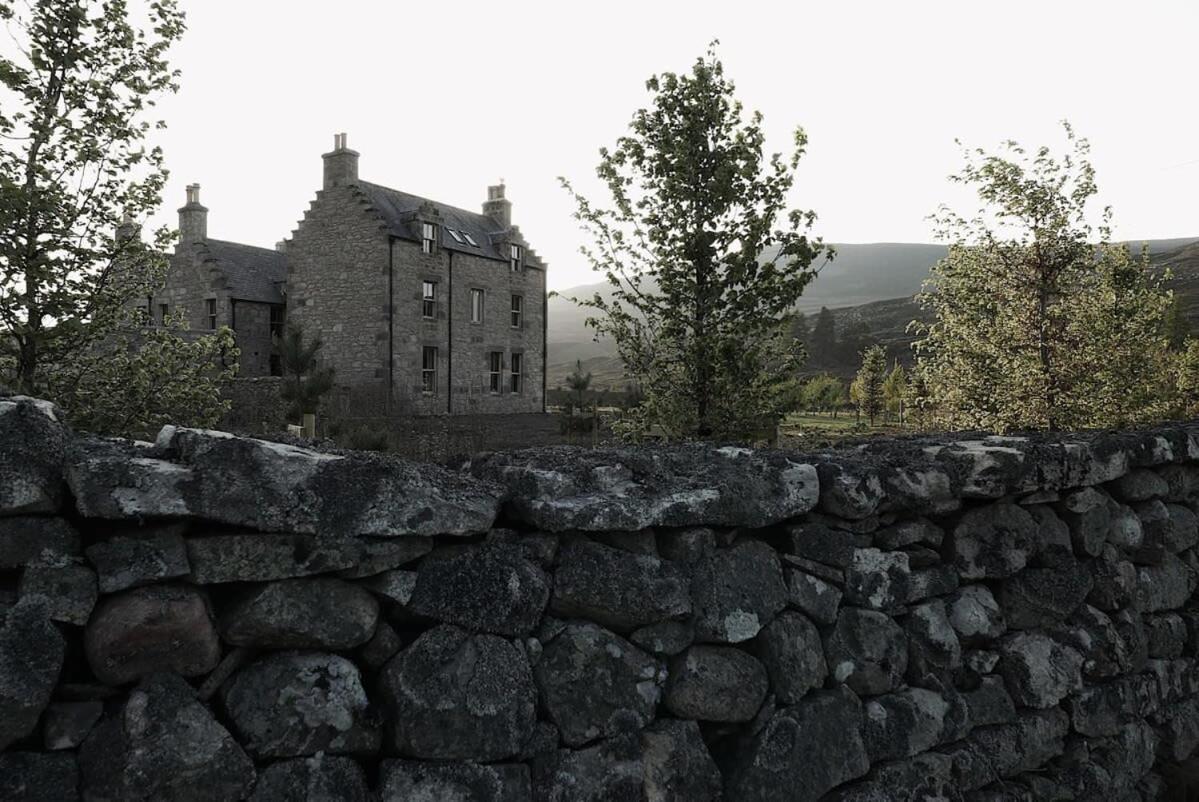 Huswell - Gairnshiel Lodge - Unique & Exclusive Lodge Next To The Castle Балатър Екстериор снимка